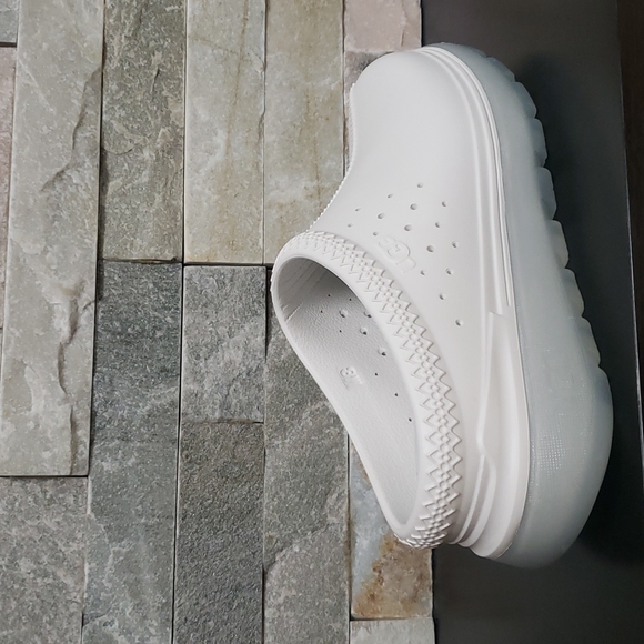 UGG Men's Tasman Sport Shoes - Picture 4 of 7